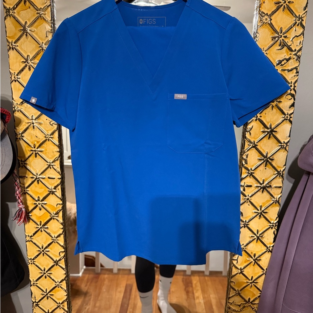Figs set in Royal Blue